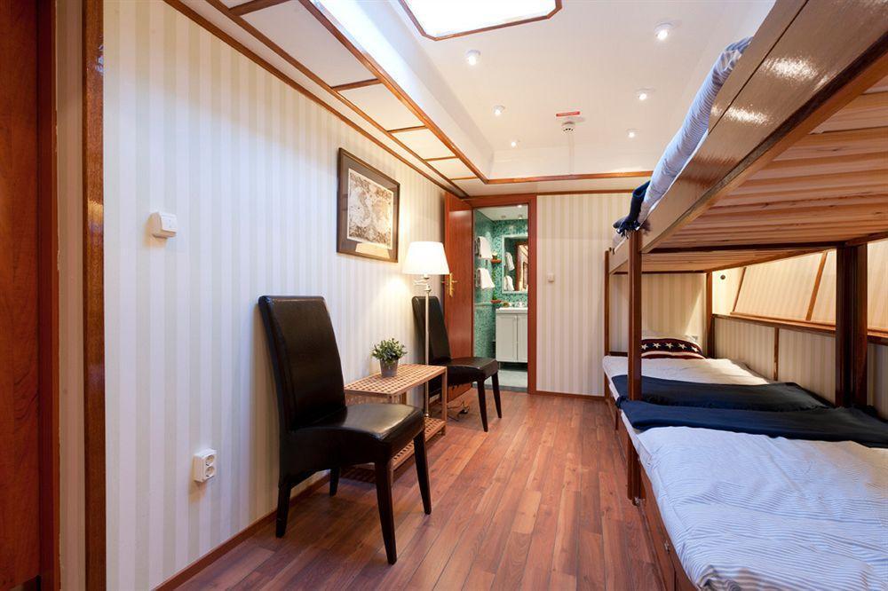 Hotell M/S Monika Стокгольм Экстерьер фото