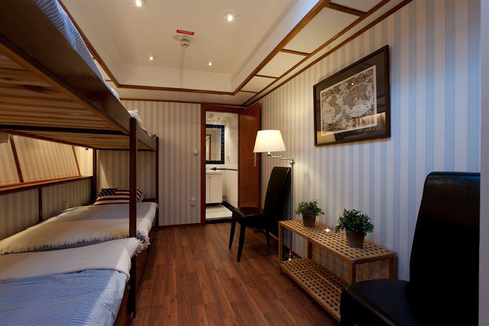 Hotell M/S Monika Стокгольм Экстерьер фото